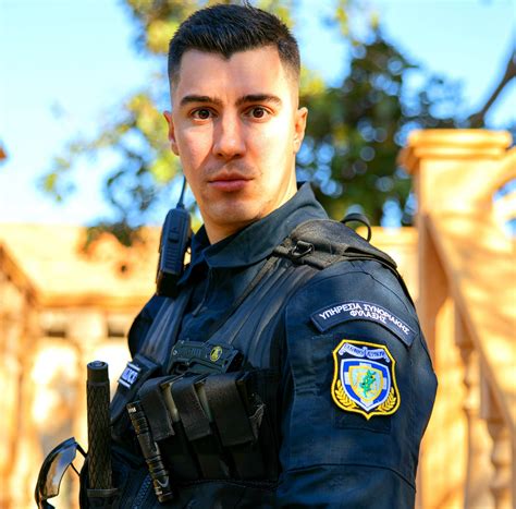 Η ΚΥΡΙΑ ΕΔΩ ΜΑΣ ΛΕΕΙ ΠΩΣ Ο ΑΝΤΡΑΣ ΤΗΣ ΘΑ ΗΘΕΛΕ ΝΑ ΒΓΑΖΕΙ ΤΟΥΛΑΧΙΣΤΟΝ 1.