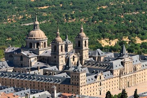 Viagem De Um Dia A Toledo El Escorial E Vale Dos Ca Dos Saindo De