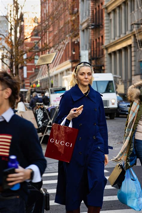 Holiday Shoppers in New York 2024 [PHOTOS]