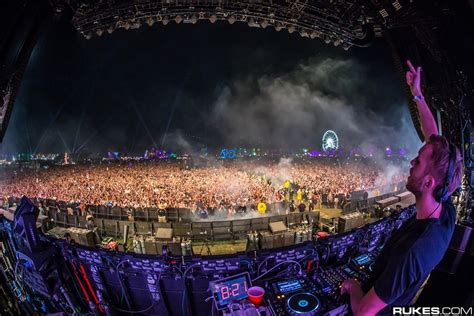 Calvin Harris Draws 2nd Largest Crowd in Coachella History | The DJ List