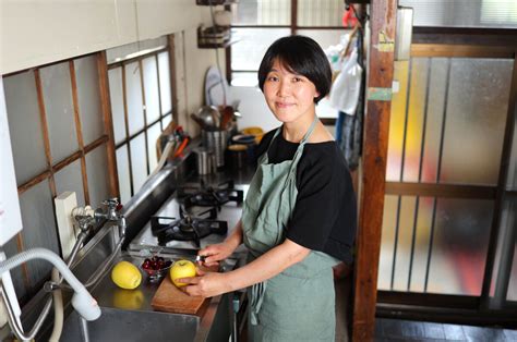 「伝説の家政婦」タサン志麻さん、1週間分作り置きを3時間で料理 神わざの陰に波乱の人生 スポーツ報知