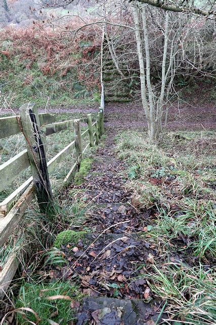 Footpath Across Disused Railway Cutting © Andrew Curtis Geograph