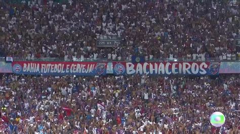 Jogadores Do Bahia Fazem Festa A Torcida Ap S Vit Ria Sobre O Sport