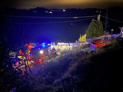 Con L Auto Precipita Gi Nella Scarpata Donna Muore Sul Colpo