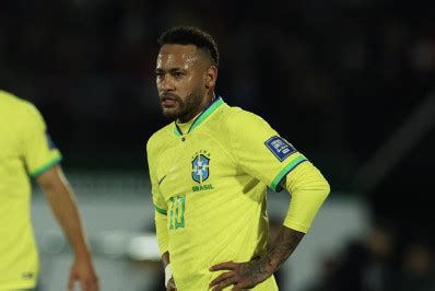 Neymar Se Manifesta Ap S Confirma O De Grave Les O No Joelho Momento