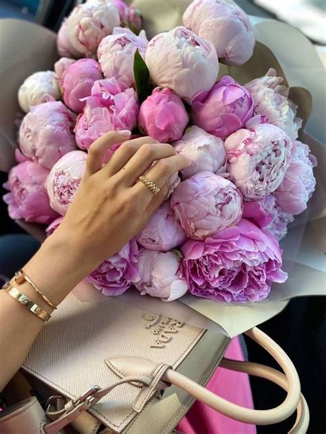 Pin by 𝐌𝐮𝐫𝐚𝐝𝐨𝐯𝐚 on flowers Beautiful bouquet of flowers Luxury