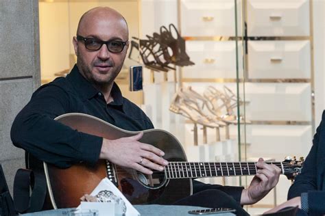 Masterchef Joe Bastianich Suona La Chitarra Dopo Il Caffè Foto Ladyblitzit