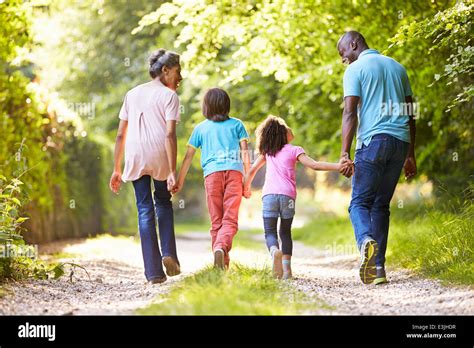 Grands Parents Petits Enfants Campagne Banque De Photographies Et D