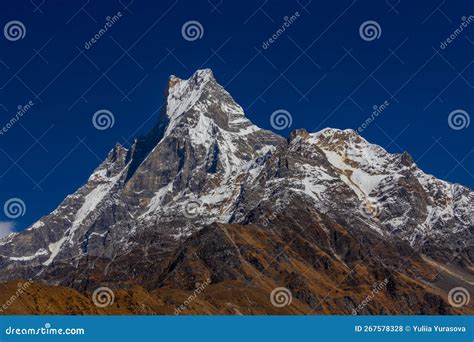 Machapuchare Oder Fischschwanz Heiliger Berg In Nepal Stockfoto Bild