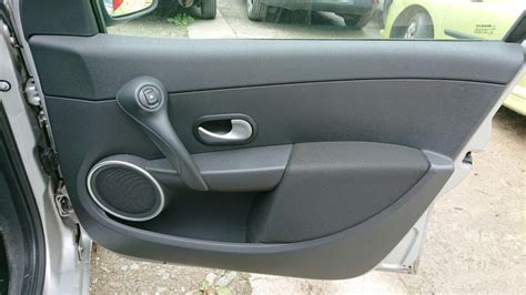 Garniture Porte Avant Droite RENAULT CLIO 3 PHASE 1 Essence Occasion