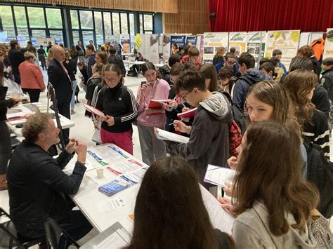 À Jonzac plus dun millier de jeunes réunis au Centre des congrès pour