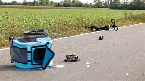 Vorfahrt missachtet Der Radfahrer erlitt bei dem Zusammenstoß tödliche