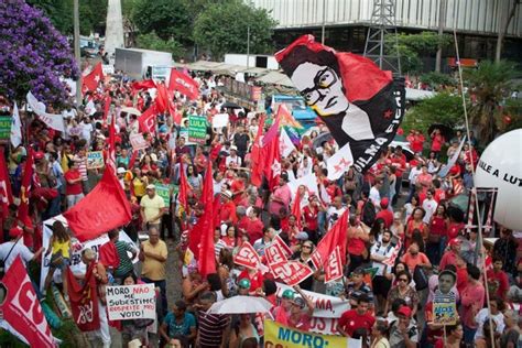 En Las Calles De Brasil Se Defiende La Democracia