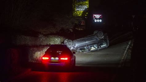 Alkohol Am Steuer In Kornwestheim Auto Berschl Gt Sich Auf B