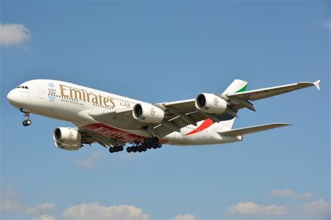 エミレーツ航空 Airbus A380 A6 Eed ロンドン・ヒースロー空港 航空フォト By うまやどのおいるさん 撮影2013年08月27日