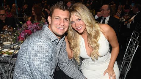 Rob Gronkowski Ti T L K Ho Ch Valentine L Ng M N V I Camille Kostek