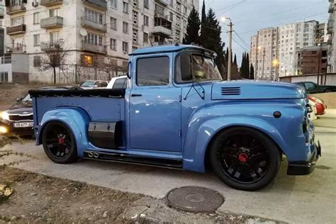 В Грузии завершили проект Сustom Zil 130 Pick Up с салоном от