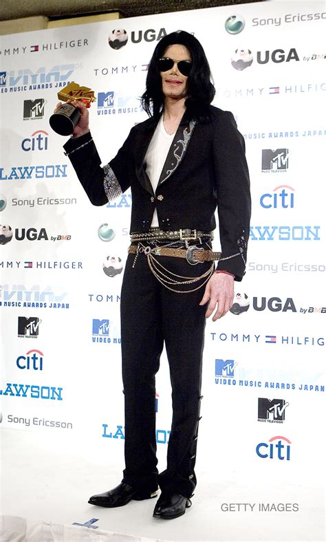 Michael Jackson Receives Legend Award At 2006 MTV Video Music Awards