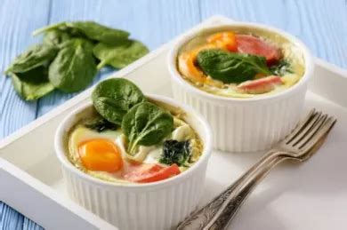 Recette œufs cocotte aux épinards Supertoinette