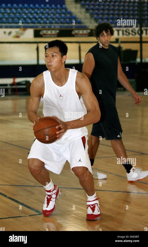 Yi Jianlian Hi Res Stock Photography And Images Alamy