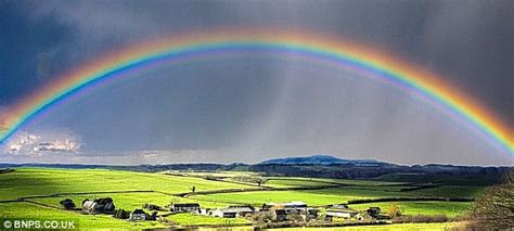 Seeing Rainbows Its Time To Get Your Eyes Checked Daily Mail Online