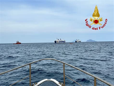 Isole Eolie Lincendio A Bordo Di Un Traghetto I DETTAGLI E Le FOTO