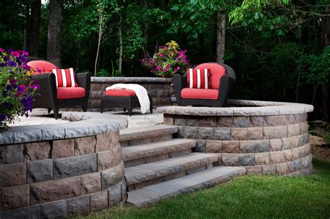 Backyard Design Ideas With Retaining Wall