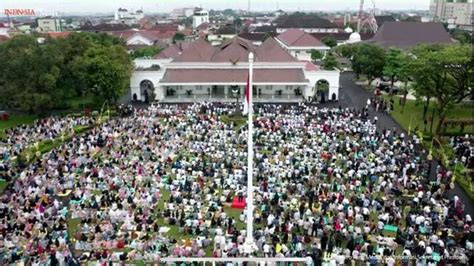 Presiden Jokowi Shalat Idul Adha Di Istana Yogyakarta Wapres Di Masjid