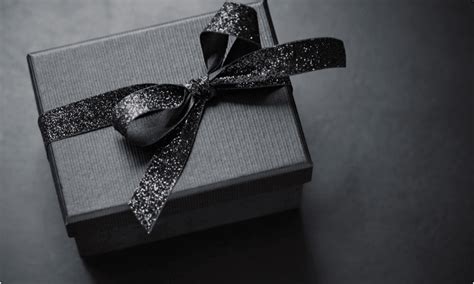 Buying Luxury Gifts? Check Out This Luxury Gifts List for Both Men and ...
