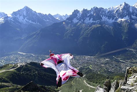 Belluno Base Jumper Si Lancia In Tuta Alare Ma Si Schianta E Muore Il