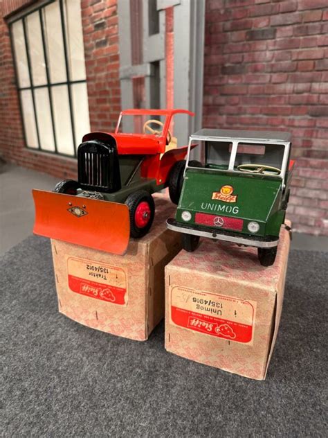 Zwei Steiff Spielzeugautos 1950er Jahre Blech Unimog Und Traktor