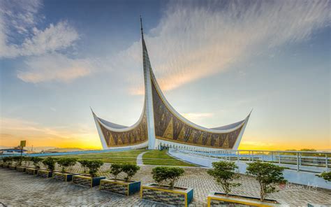 Grand Mosque Of West Sumatra Padang City Indonesia Gunung Leuser