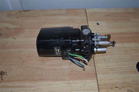 Mercruiser Power Trim Pump Unit Sae J Ebay