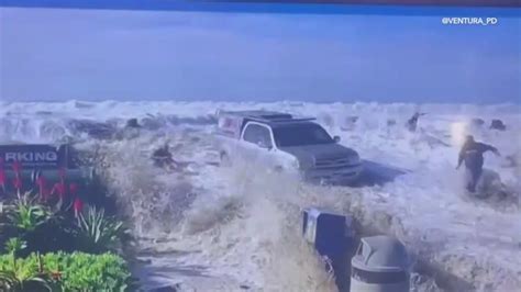 Rogue wave slams into Southern California beachgoers; 9 hospitalized