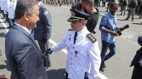 Rui Entrega Medalhas A Militares Em Evento Que Celebra Os Anos Da Pm Ba