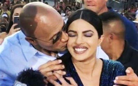 Dwayne Johnson Kiss