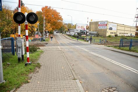 Przejazd kolejowy na ul Jagiellońskiej otwarty Ekipy remontowe