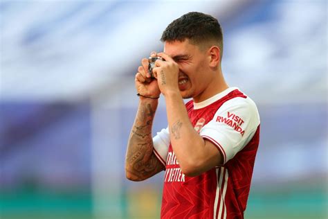 Butuh Dana Segar Arsenal Coba Sodorkan Bellerin Ke Psg Vivagoal