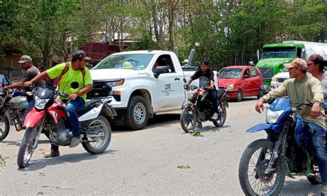 Habitantes de Silvituc Escárcega bloquean carretera por falta de