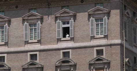 Coronavirus Il Papa Torna Ad Affacciarsi Su Piazza San Pietro Dopo