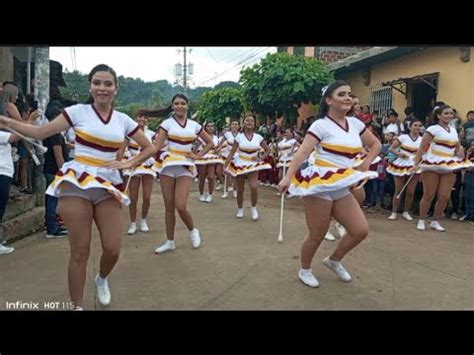 Cachiporristas Del Colegio Salarrue De Sonsonate En Desfile Del