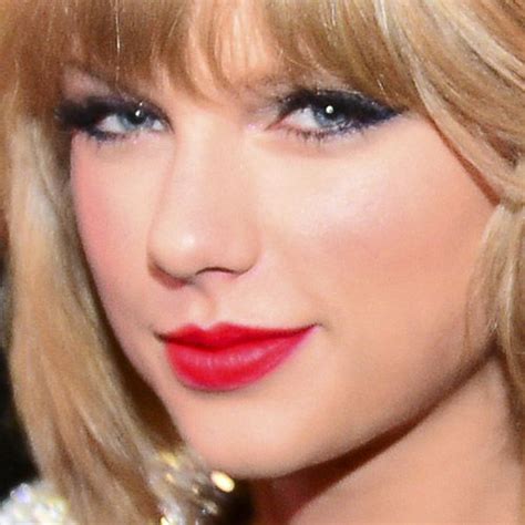 Taylor Swifts Makeup Photos And Products Steal Her Style Page 2