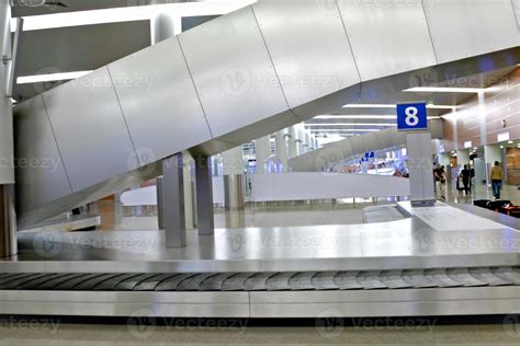 baggage claim area in airport 11687778 Stock Photo at Vecteezy