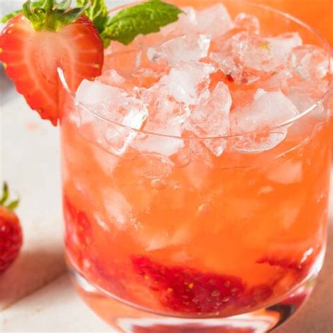 15 Best Strawberry Cocktails To Drink