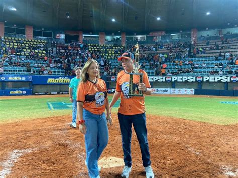 Los Tiburones De La Guaira Se Llevan La Copa Noticia Al D A En El Luis