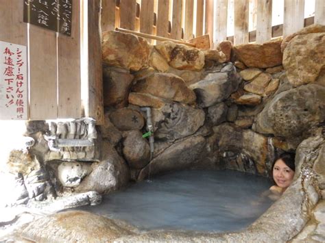 「世界遺産に登録された温泉」湯の峰温泉つぼ湯 現役アナウンサーの温泉専門家 植竹深雪