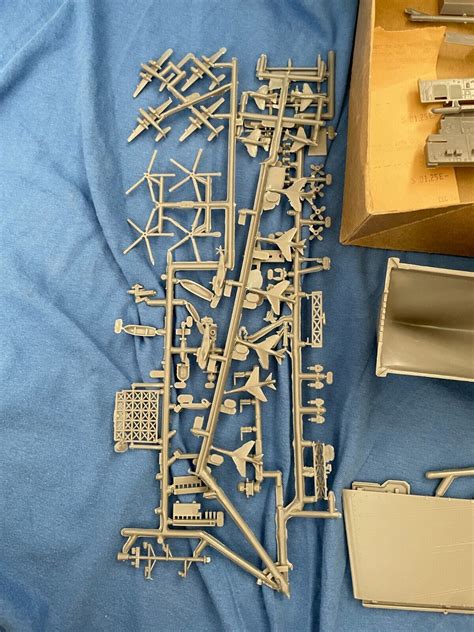 Vintage Uss Oriskany Model Kit Us Navy Aircraft Carrier 1967 Revell 20