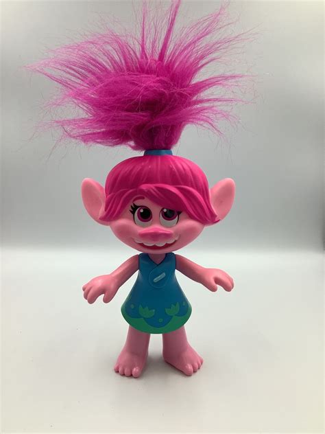 Hasbro Dreamworks Trolls World Tour Superstar Singing Poppy Doll