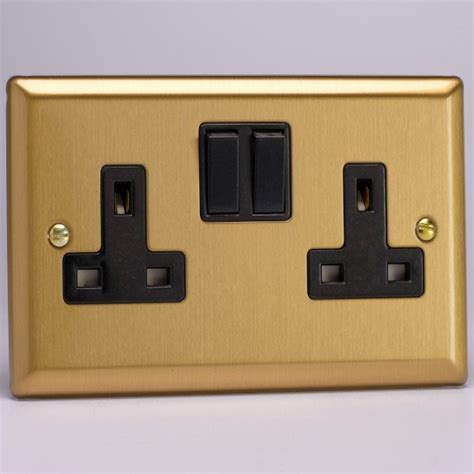 Varilight Classic Brushed Brass 2 Gang 13a Dp Switched Socket With Black Insert Ukes