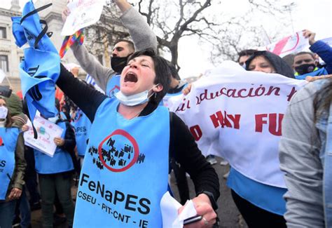 Docentes De Uruguay Preparan Paro Contra Los Recortes Masivos Y La Desigualdad Educativa ~ Latam